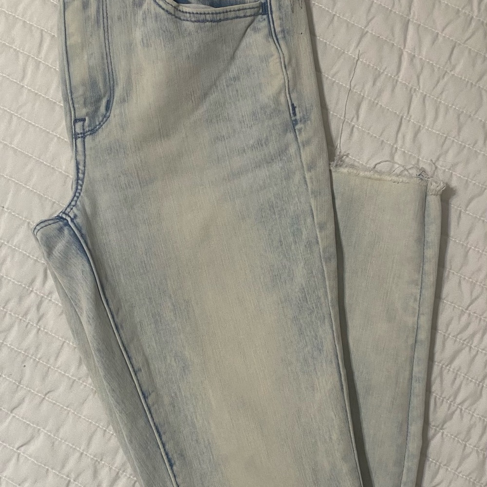 American Eagle Blue Skinny Jeans with Vintage Appeal
